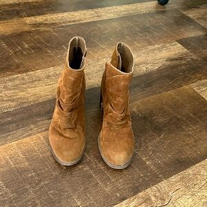 Suede boots